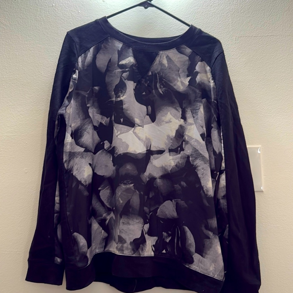 Mossimo black and white sweater